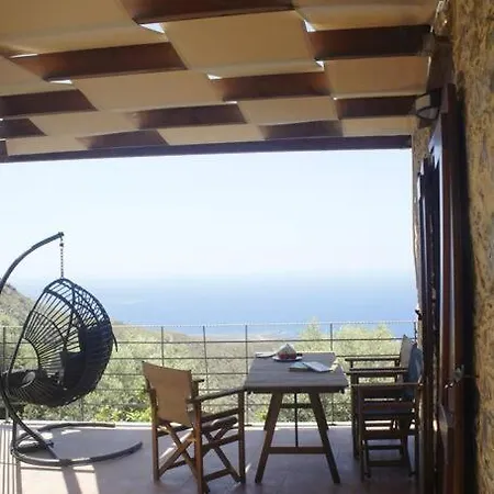 Holiday home Rosales Stone House *