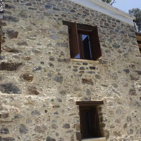 Holiday home Rosales Stone House *