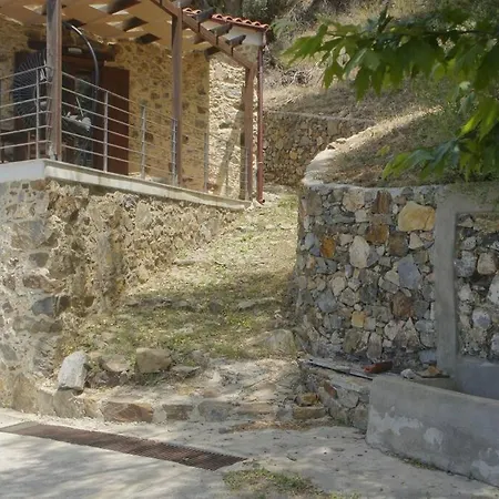 Rosales Stone House Amigdhalokefali
