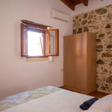 Rosales Stone House * Amigdhalokefali