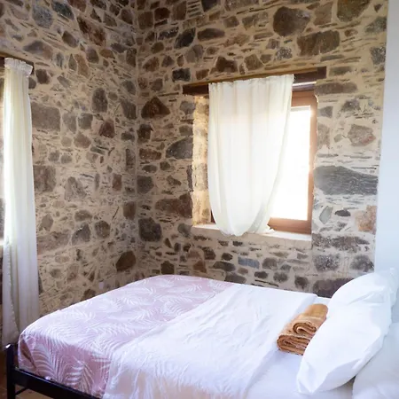 Rosales Stone House Holiday home Amigdhalokefali